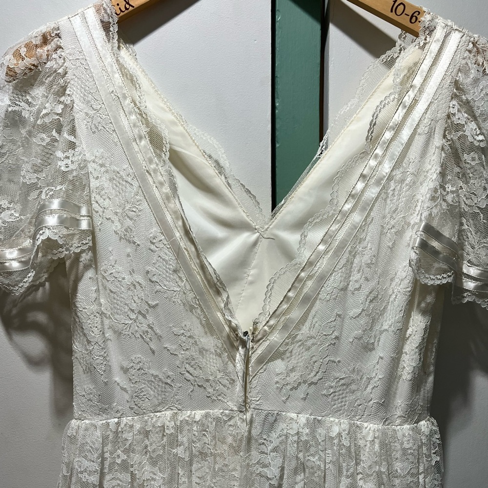 Vintage Lace Wedding Dress White Gown Formal Classic - Picture 5 of 15